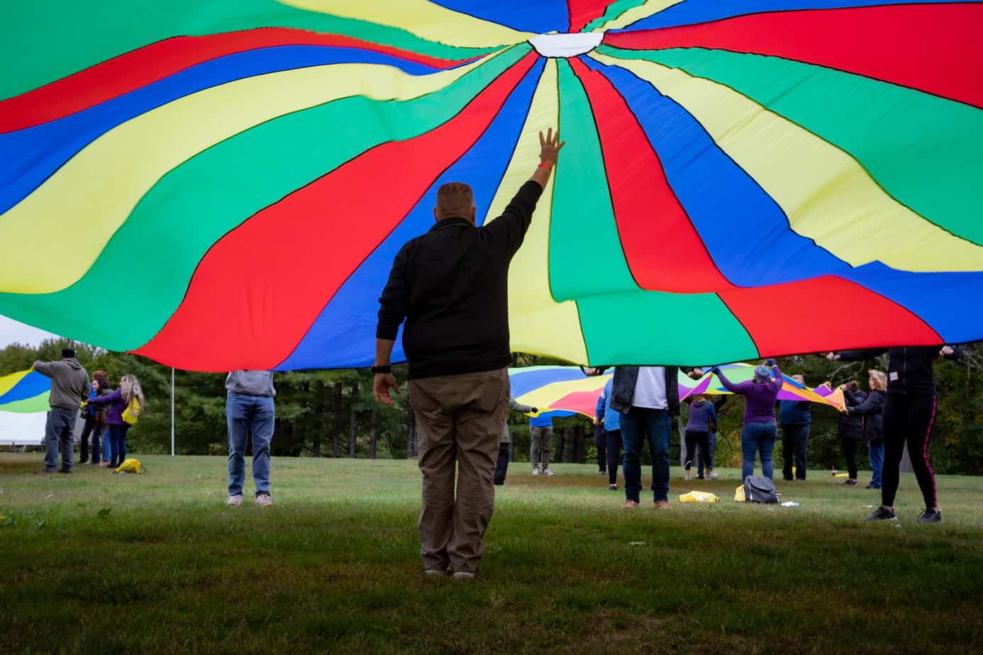 A group of people playing parachute lawn games at the Mountainside addiction treatment center.
